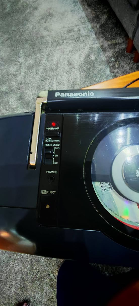 مسجل بانوسونك ياباني اصلي مسجل وراديو وسيدي  نظافة 90 % شغال فقط الراديو والمسجل موضح بالفديو للاستفسار الاتصال على الرقم ***********  خلي سعر وبالعافيه عليك
