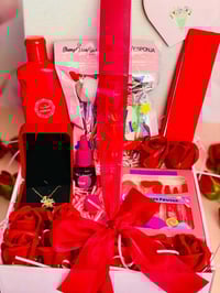 بوكس عيد الحب • ورد أحمر • توصيل لجميع المحافظات