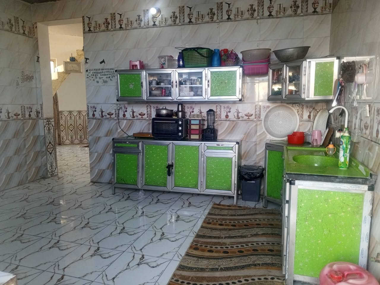 بيت طابوك بناء حديث مساحته 200
شارع نفط قبل لاخير يبعد علئ سده 300 متر 

يتكون من غرفتين 5×4ونص وهول +مطبخ 5×5+استقبال 6ونص ×5 +خدمات بس الصب بعده 

+قطعه 160متر 

85 وبيه مجال 

***********
