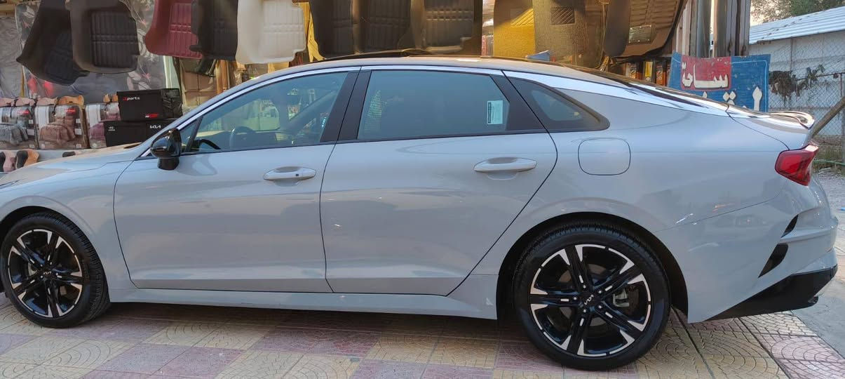 سلام عليكم k5 امريكي
موديل ٢٢ داخل احمر فول واحد على واحد سقف بلول بنوراما تشغيل عن بعد لون سمنتي المميز لايت زينون موصفاتها المعروفه اني الشرعي السياره باسمي مكان السياره الموصل 
سعرها ٢١٠ وبيها مجال 
***********
