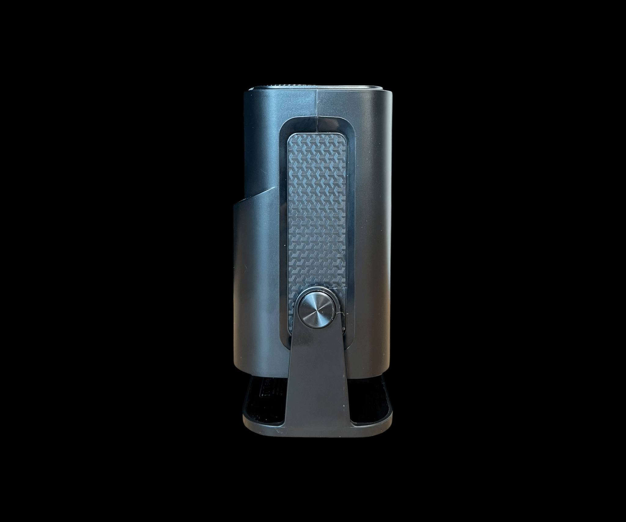 داتا شو للبيع ب 60 الف ، التوصيل لبغداد 3 آلاف و المحافظات 5
المميزات 

تقنية عرض: LED. 

دقة مدعومة: HD  Full HD (يدعم Ultra HD input). 

عدسة مطلية بطبقة Highlight Coating Lens لتحسين وضوح الصورة. 

منافذ: 

- HDMI (HD)
- USB
- DC Power
- AUX 3.5mm (سماعات) 

عجلة تركيز يدوية لضبط وضوح الصورة. 

إمكانية تدوير الجهاز وتغيير زاوية العرض. 

يدعم صيغ الوسائط: 

- فيديو: MP4  AVI  MOV وغيرها
- صوت: MP3
- صور: JPG  PNG
- نصوص: TXT 

يعمل على كهرباء مباشرة عبر محول طاقة. 

طول سلك الكهرباء: 140 سم. 

ريموت كنترول للتحكم الكامل. 

نظام تبريد داخلي بفتحات تهوية جانبية.
حجم صغير وسهل الحمل. 

علبة كرتون أصلية 

(يعمل بالكهرباء المباشرة).


**إذا كنت صاحب هذا الإعلان وتريد حذفه لأي سبب، رجاءا أرسل رسالة إلى الدعم الفني**