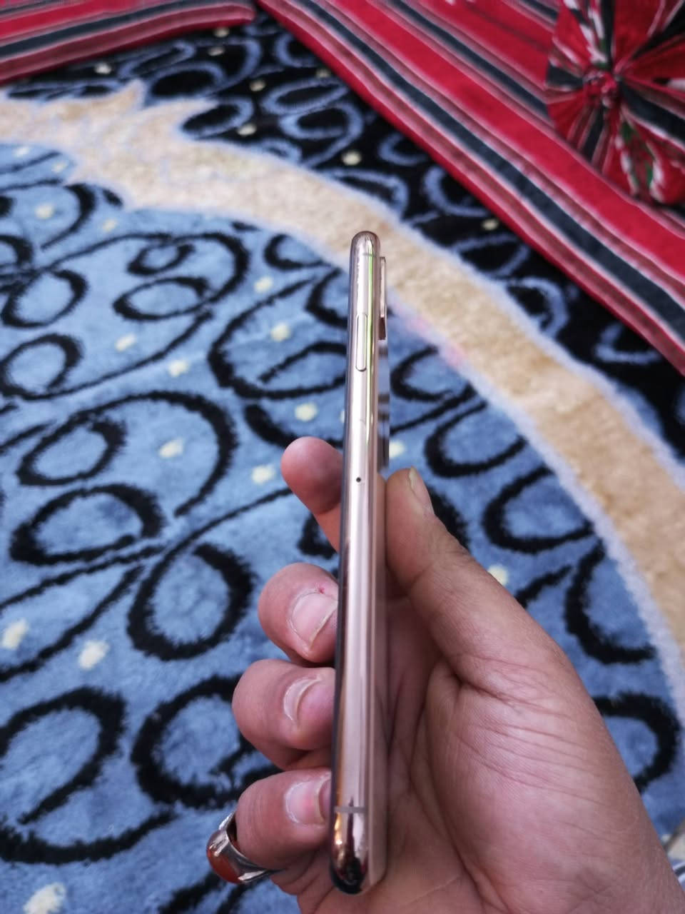 السلام عليكم 

Xs MAX 

ذاكرة 256
بطاريه 79 
نموذج M أمريكي
لون ذهبي 

جهاز مكفول من كل شي ما مبدل بي شي 

للبيع أو مراوس بأكس أر مع الفرق 

السعر 220وبي مجال  للشراي 

مكاني الشعب شارع الصحة 

رقمي ***********
