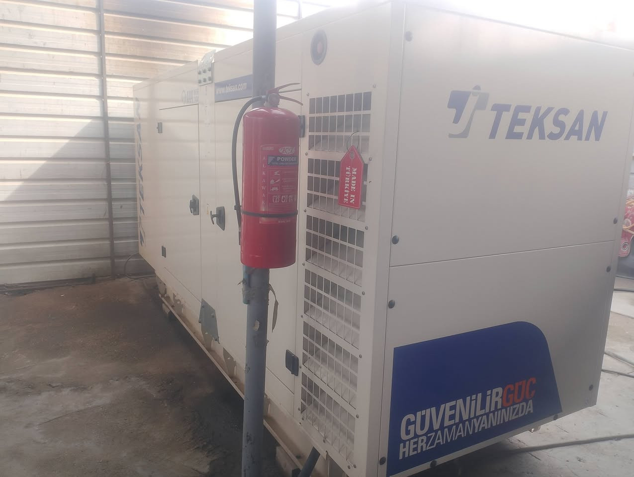 سلام عليكم
مولد دايو TEKSAN
كاتم ابلادي المولده جديده مشتغله 2596ساعه
او باقي تفاصيل التوليد بل صوره موضح
البياع الرساله الثاني 
ممتواجد فيس 
اتصال او واتساب
***********
السعر 220او بيه مجال
