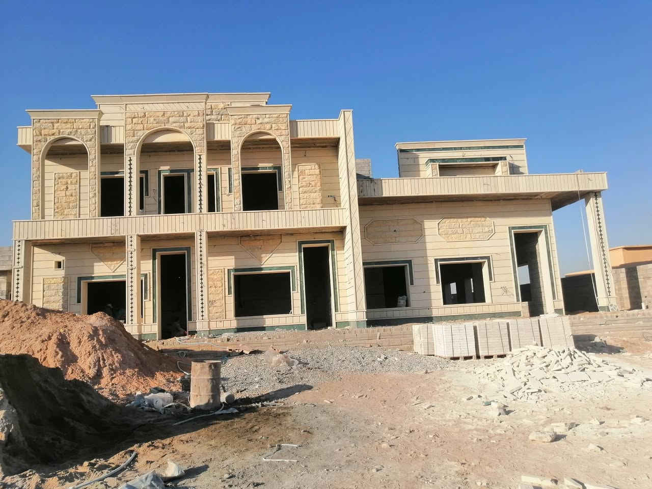 يوجد كادر حجر حلان بسعر مناسب شغل شرط هندسه من يرغب بل عمل يتصل عل خط او الخاص مفتوح ***********
