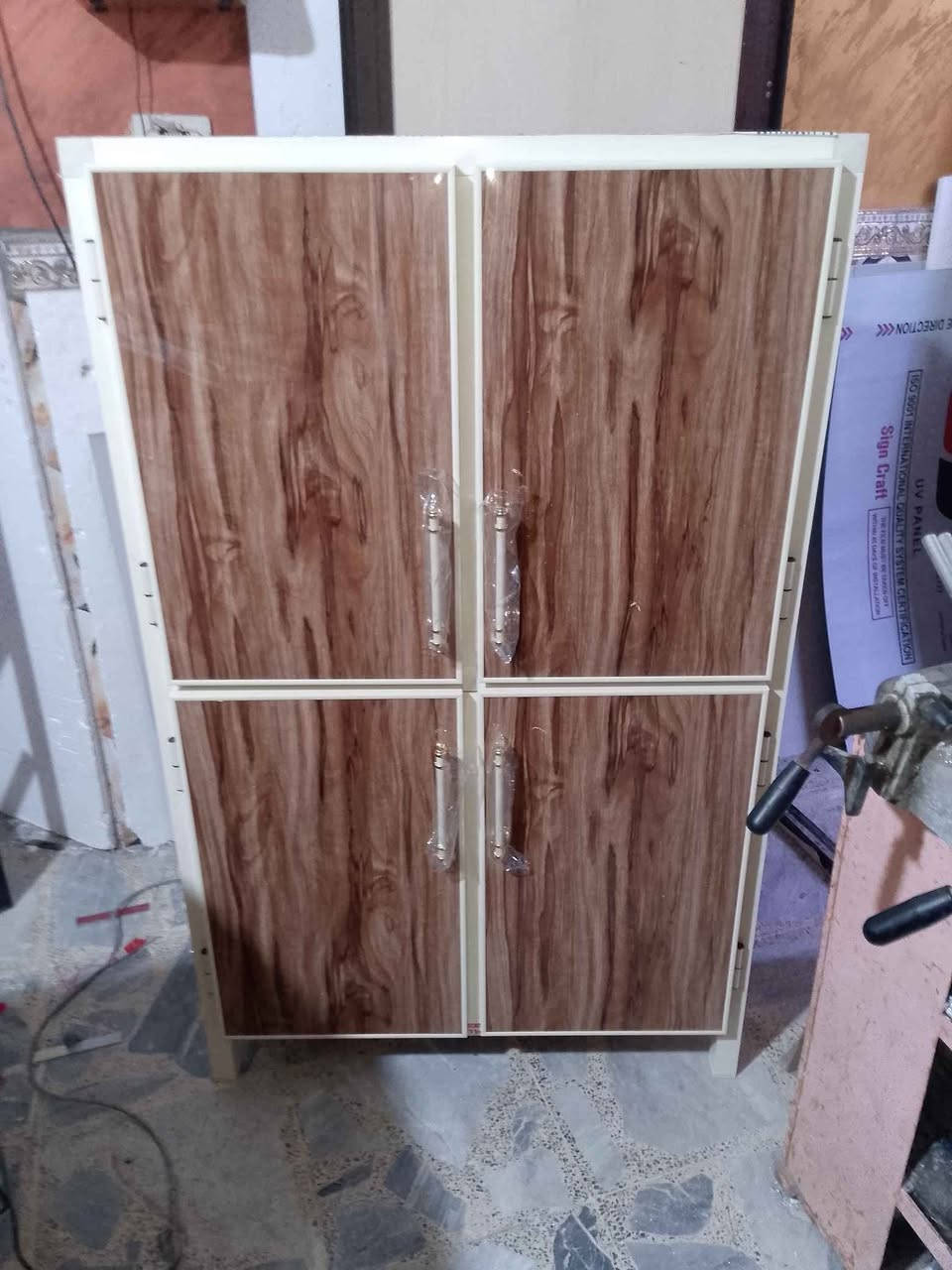 لوكر أو بوفيه 200الف جديد مبطن بدون فلين قياس 150*90*50 مقوى بجسور تحت الارضيه والرف مغلف بلاستيك من الداخل ضد الماء شرط الفحص يوصل للباب افحص وإذا ما عجبكم الشغل يرجع توصيل موجود جميع مناطق البصره حجز وتساب وتأمرون امر *********** و *********** البصرة, العراق
