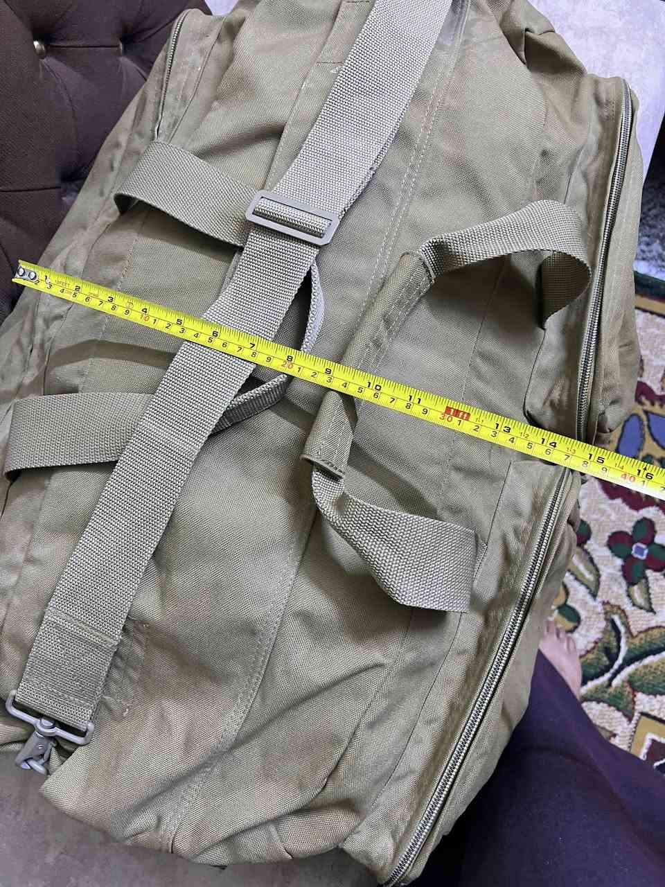 ياالله جنطه بهذا الشكلة حجم كبير مستخدمة بس كلش جديدة السعر ١٠٠ مكان ديوانية للاستفسار ***********
