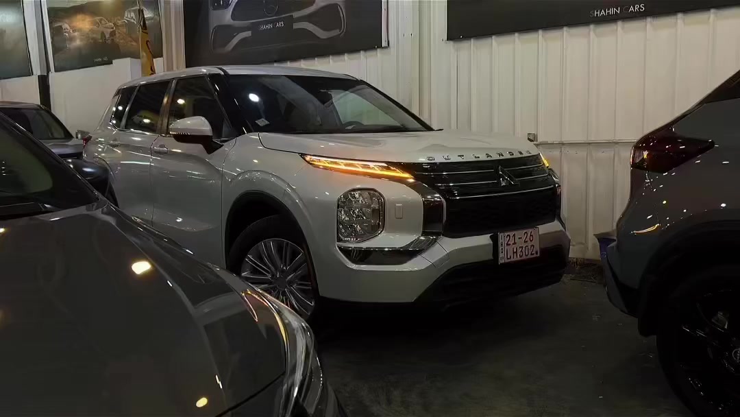 للبيع او مراوسه
MITSUBISHI 
OUTLANDER
2024
ES
2,5L
V4
5,600 MILES 

المواصفات ES 👑 ///
• محرك 4 سلندر
• سعة المحرك 2.5 لتر بنزين
• قوة 181 حصان
• عزم دوران 245 نيوتن متر تقريباً
• قير CVT أوتوماتيك
• نظام دفع رباعي  (AWD)
• أوضاع قيادة متعددة
• شاشة حجم 8 إنش
‏• Apple CarPlay
‏• Android Auto
• بلوتوث
‏• USB
• شاشة معلومات للسائق 7 إنش
• نظام صوتي 6 سماعات
• مثبت سرعة
• تحكم بالستيرنغ
• رادار أمامي (نظام منع التصادم)
• تنبيه مغادرة المسار
• نقطة عمياء
• تنبيه مرور خلفي
• حساسات خلفية
• كاميرا خلفية
• فرامل طوارئ أوتوماتيكية
• جنوط ألمنيوم 18 إنش
• مصابيح أمامية LED
• إضاءة نهارية LED
• مرايا بإشارات
• دخول ذكي
• تشغيل زر
• مكيف أوتوماتيك ثنائي المنطقة

ضرر// بابين صبغ فقط ❗️شرط فحص 
بدون دواخل ✅
شواصي سليمة 💯
بدون ايرباك ✅

 JA4J4UA84RZ065053

السعر///230$ ورقة وبيها مجال 💵

سيارة جاهز ما بيها اي نقص ✅

بوليش و حمام جديد ✅

سيارة كاتي يترقم المحافظات شمالية ✅

العنوان- كركوك 🌇

📞 0770 912 5605

