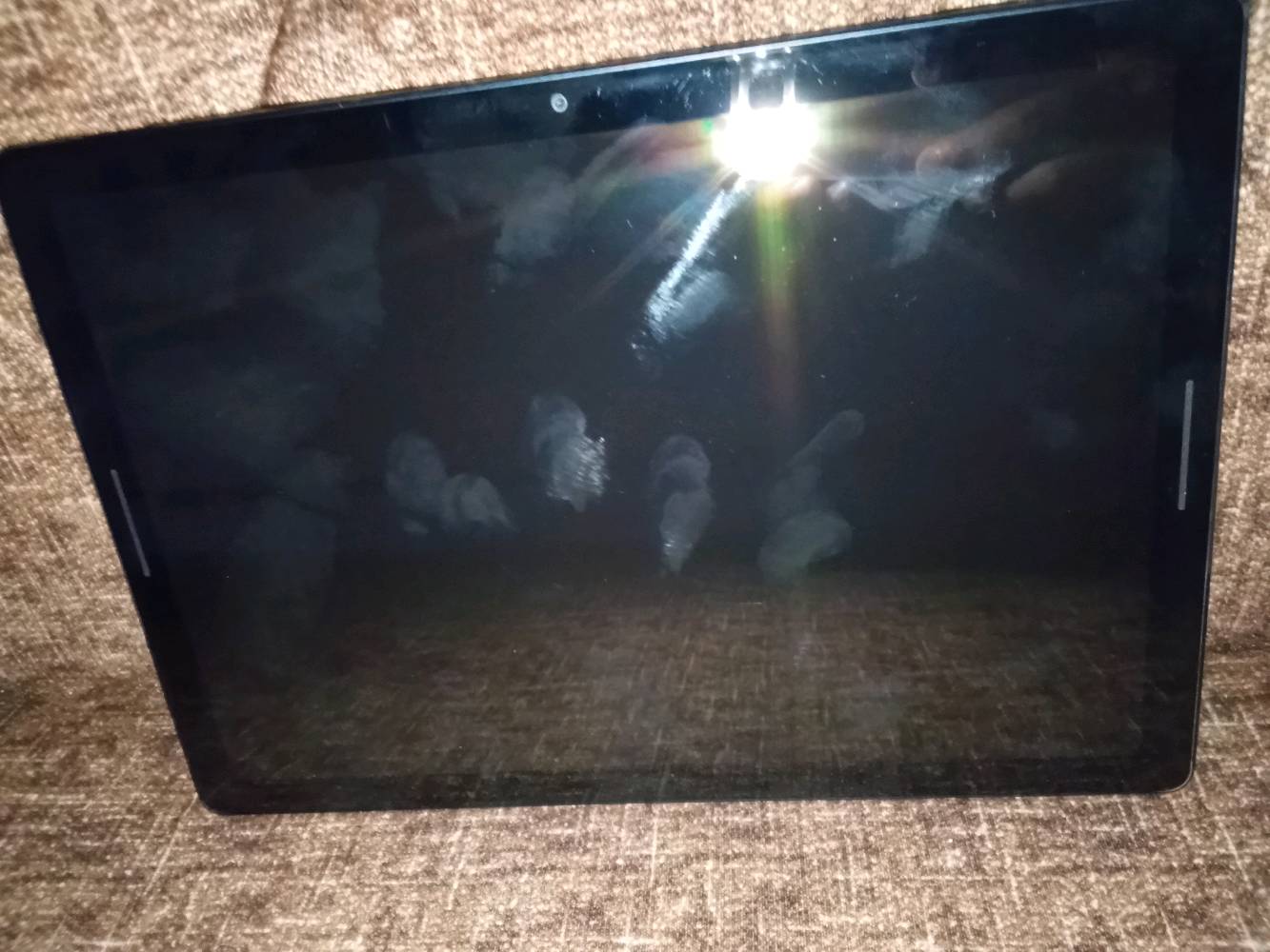 سلام عليكم ايباد كلش نضيف مثل ما شوفون كدامكم اسمه كوكل بكسل معالج كور ام 3جيل8رام8هارد64حجم12  ستوني اخذته كلش جديد مكاني ناصريه قضاء الفجر هوه صار عليه الله شاهد 200الف او انته قيم اب ذمه او ضمير او اخذه ‏