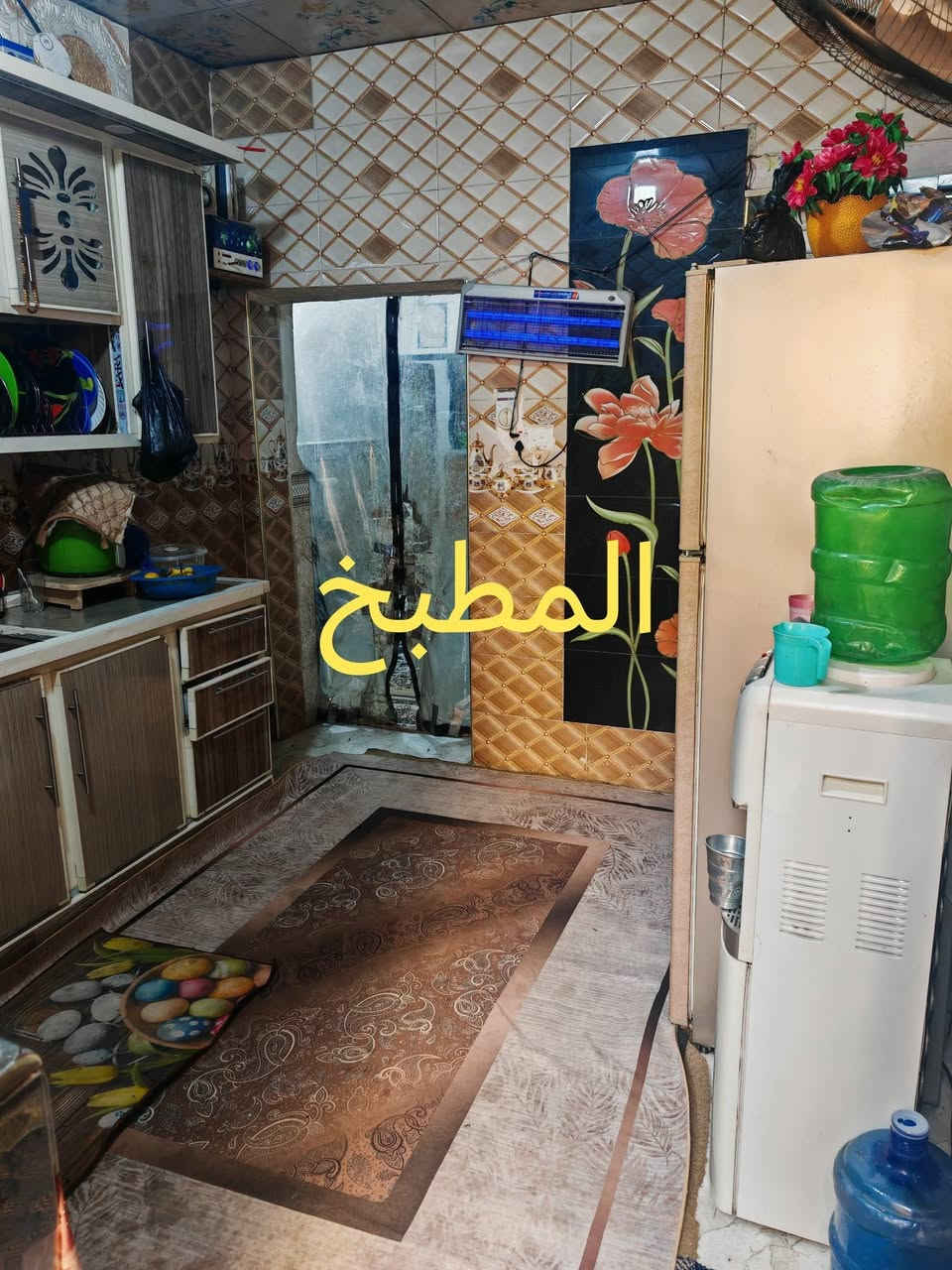 بيع مستعجل بيت 100م في حي ابو طالب شارع 15م قريب شارع دائرة الكهرباء 
البيت طابق ونص عگاده نظيف
يتكون الطابق الأول من استقبال وغرفة ومطبخ وصالة وصحيات خارجية وداخلية
والطابق الثاني غرفة وصالة وسطح

للاستفسار أكثر يرجى التواصل على الخاص
او الواتساب ***********
