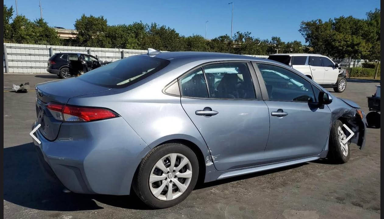 كورلا  موديل LE  23   رقم بغداد   وارد امريكا  
  ماشية 37054  محرك 2000 سيارة جديدة بمعنى الكلمة حادث موضح بصور  تحكمات استيرن هند بريك دكمة شاشة كاربلي 
 سيارة باسمي شرط تحويل ثاني يوم 
السعر  165  وبيها مجال بسيط  
عنوان بغداد الرصافة 
اتصال *********** ابو حسين بغداد, العراق
