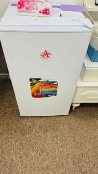 ثلاجه عشتار جديده للبيع سعره 90 استعمال شهر واحد فقط 07805517386 واتس