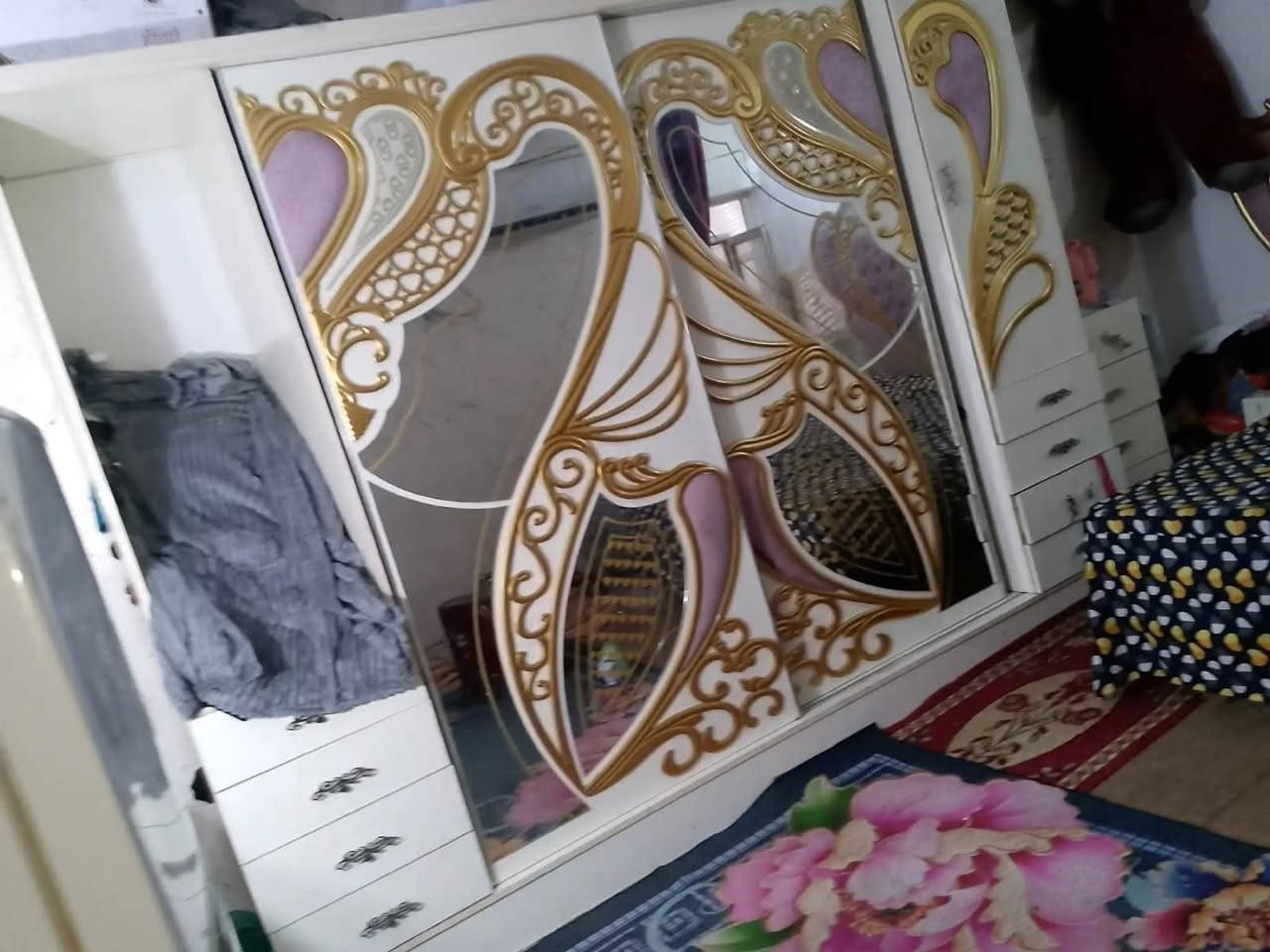 خمس قطع  بس الباب واكعه تنشد الغرفه ضخمه مو صغيره 
مكان بغداد الحرية الثانيه سعره 350 بيه مجال


**إذا كنت صاحب هذا الإعلان وتريد حذفه لأي سبب، رجاءا أرسل رسالة إلى الدعم الفني**