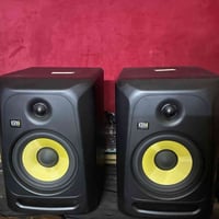 مايك AKG P220 • مونيتور KRK7 G3 • استعمال 3 شهور