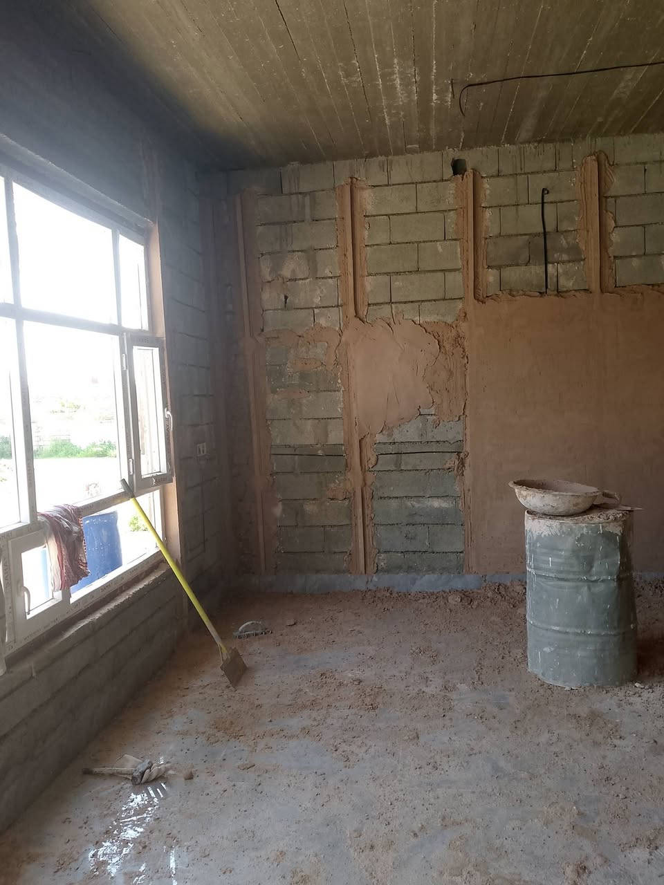 يوجد كادر لبخ جص و بورك و سمنت ***********
