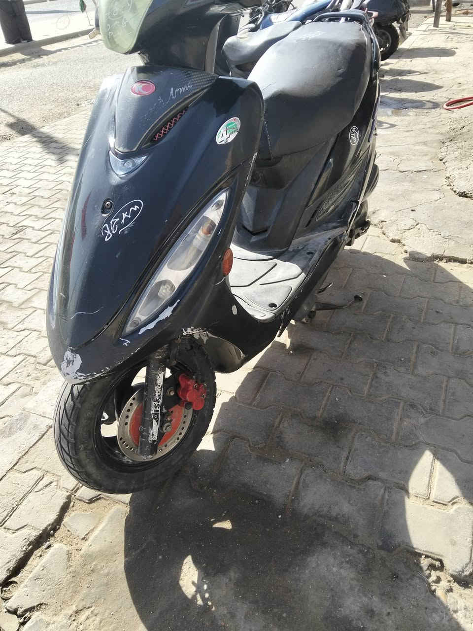 سلام عليكم
كامكو ج4 
مكينه مفتوحه مره وحده تخبل حاويه دراجه
 كهربايات كلها شغاله سعرها 500 وبيها مجال
مكاني نجف حي ميسان 
***********
