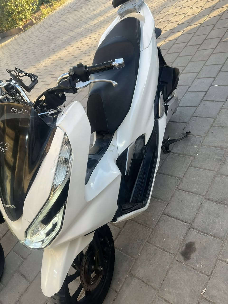 السلام عليكم.. pcx جيل الثالث الدراجه بيدي منزلها رمبه مكفوله عامه وخير من الله تحفه رايدها ب17 مكاني بغداد حي اور

***********
