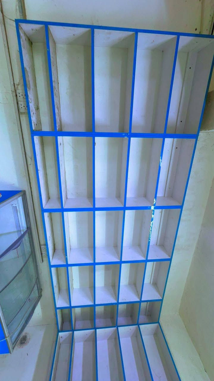 للبيع مجموعة متكاملة من التجهيزات والعوارض (الفاترينات) بحالة ممتازة، مثالية لأصحاب المحلات

فاترينات عرض: عدد (45) فاترينة، مصممة لعرض المنتجات.

ميز دخل كبير: بطول (3 متر)، يوفر مساحة عمل واسعة ومنظمة.

عارضة كرزات: مخصصة لعرض المكسرات والكرزات

عارضة أوزان:لعرض البهارات او الجكليت.

عارضة خلف الدخل: توضع خلف ميز الدخل لعرض المنتجات المميزة أو الأكثر مبيعاً.
العنوان ميسان المجر الكبير 
للأستفسار الأتصال على الرقم

***********
