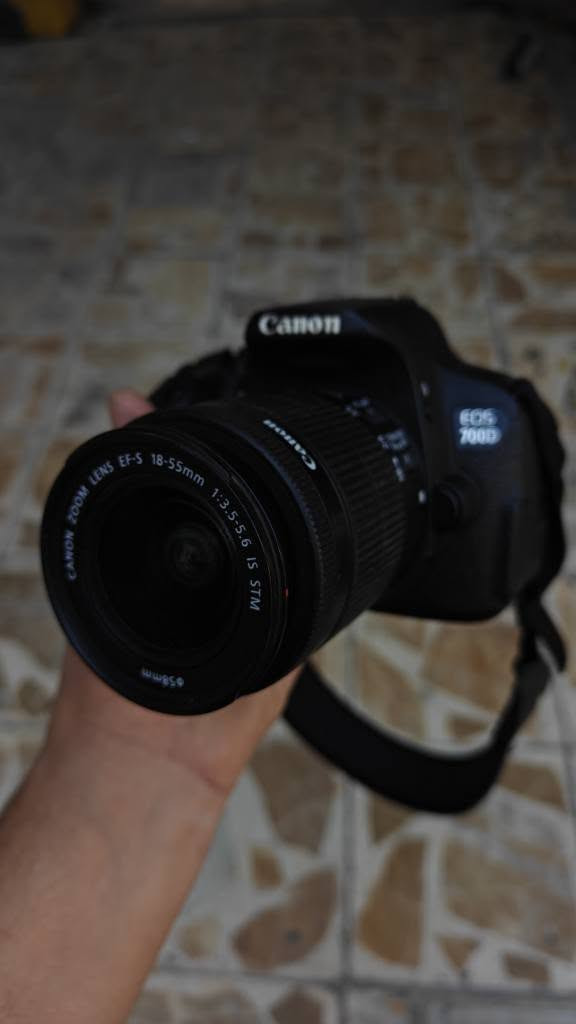 كانون D700 نضافه 95% مع رام عدستة الاصلية 18 55 شاشه قلابه لمس سعر 325 الف بغداد مدينة الصدر *********** بغداد, العراق
