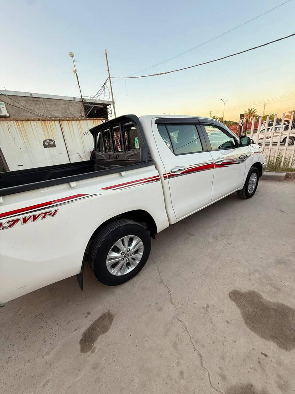 تيوتا هايلوكس 2024 ما بيها اي ضرر رقم بغداد ماشيه 58 الف
اوتماتيك
 ساز مكفوله كفاله عامه عله وضع الشركه
بصمه مري شفط اشاير بل مري 

مكلف بل نشر اتصل عل رقم *********** السعر 293 وبيهه مجال
