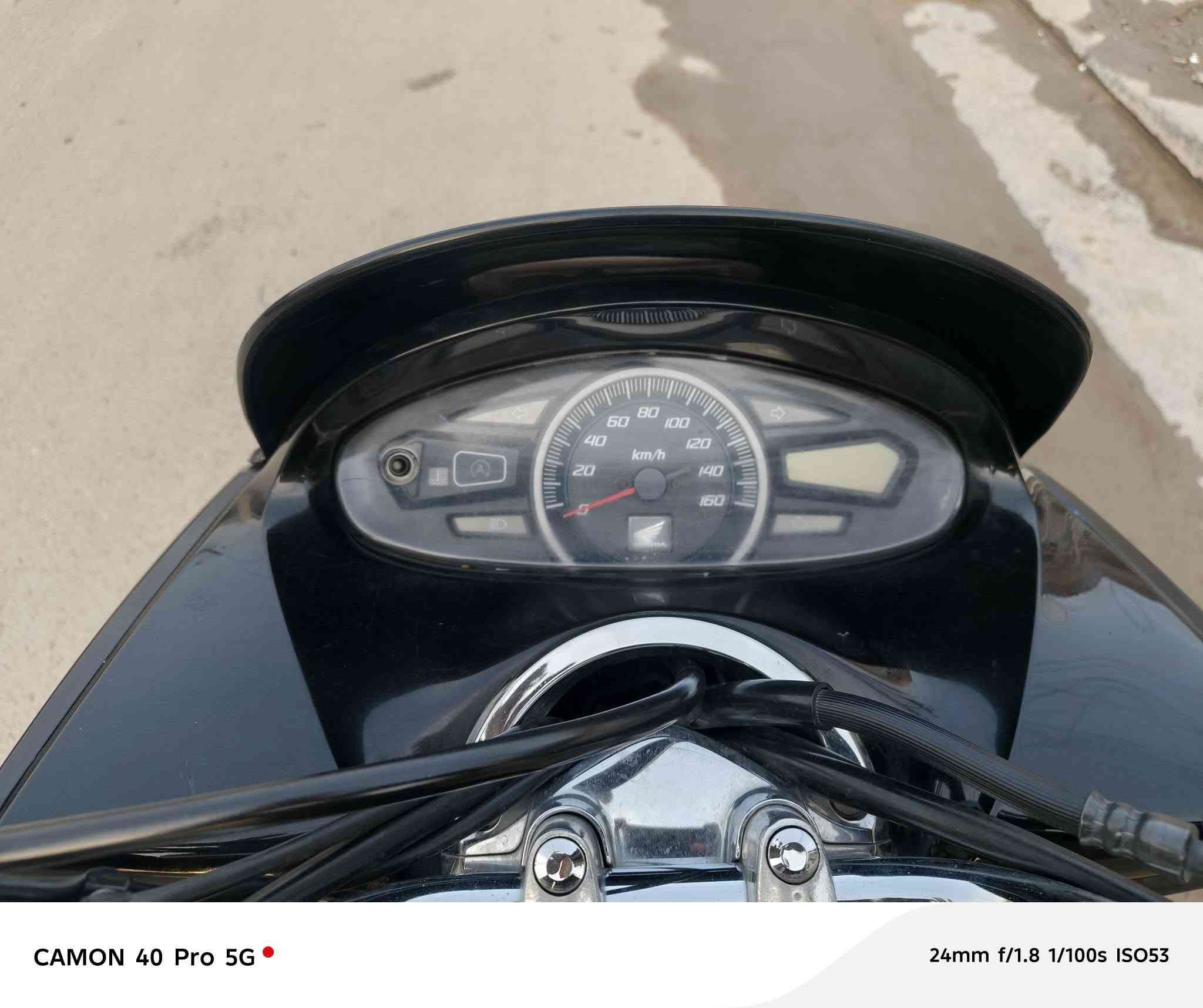 سلام عليكم دراجة bcx تخبل خير من الله
١.حساس ازدحام 
٢.حساس استان 
٣.دشبول LED شغال 
٤.مكينة كبيرة مرغوبة 125cc
٥.بيهة معاملة رقم كمرك مدفوع كامل
بس واحد يمشي بيهة لان اني ممتفرغ
دراجة نازلة من رمبة 
سعرها ١٢ورقة وبيهة مجال بسيط 
للاستفسار رقم ***********
وهذا الرقم الثاني ***********
