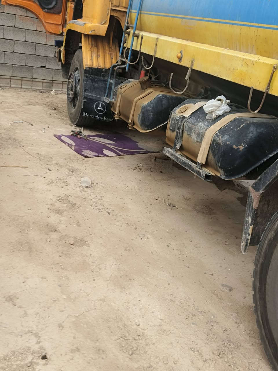 هينو للبيع موديل 82 تخم تايرجديد محرك كير خير من الله رقم دولي سنوية تنكر ماء باسمي للاستفسار***********تكريت الخط السريع السعر85وبية مجال
