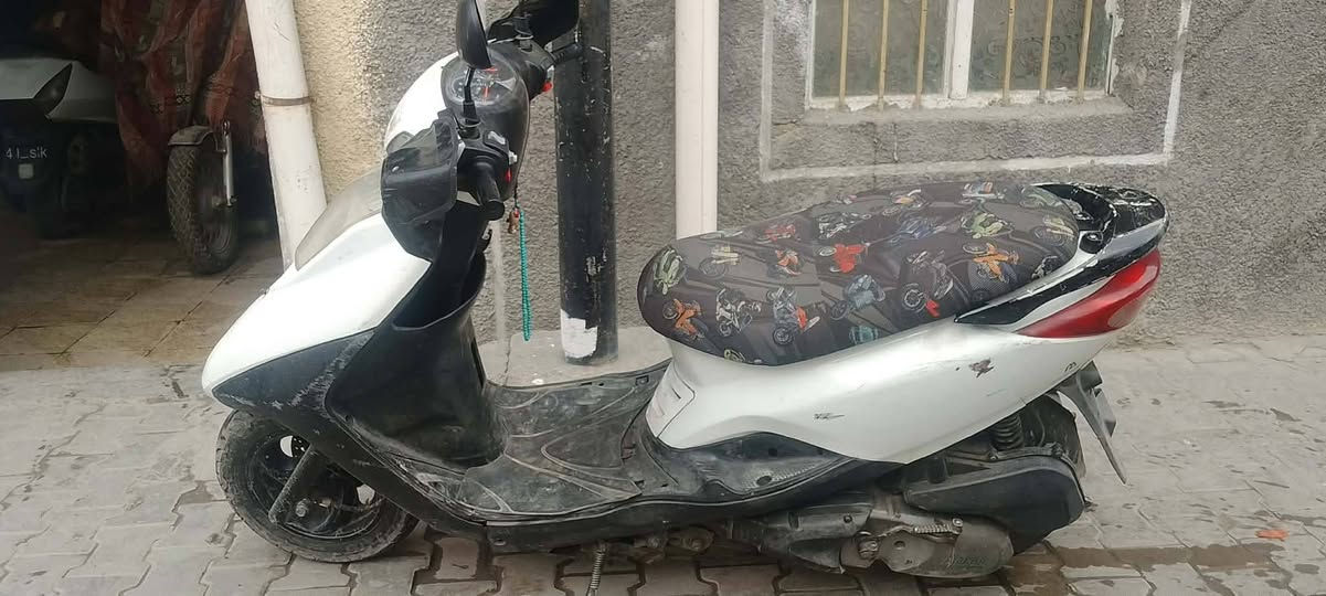 السلام عليكم درجة بريز شغاله نكره سلف بكل وقت درجه حلو ونضيفه ما بي أي شي  لعلم الدرجه مفتوحه بس شغل مضبوط سعره 450 وبيه مجال مكاني مدينة الصدره رقمي ***********
