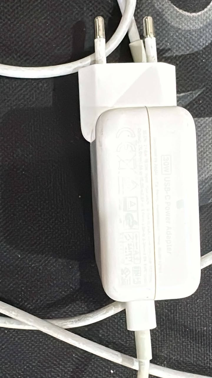مكلف بالنشر

MacBook air M1

ماك بوك اير 13 انج

معالج M1
الرام 8GB
الهارد 256
صحة البطارية 93
عدد دورات الشحن 132
شاحنة 30 واط
اللون Rose Gold
*****************
السعر 600 الف يشمل التوصيل 
الملحلقات ..
الجهاز 
الشاحنة 
الجهاز فيه عيب واحد وهو زرين ال H+J
بالعراقي طامسات لي جوه بشكل غير ملحوظ بس يستغلن بالكامل
وتوجد صورة توضح ذلك

يوجد توصيل لكل محافظات العراق..


**إذا كنت صاحب هذا الإعلان وتريد حذفه لأي سبب، رجاءا أرسل رسالة إلى الدعم الفني**