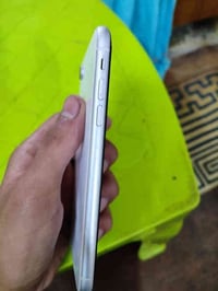 للبيع ايفون XR ذاكره 128 بطاريه %76 جهاز نضيف وكله شغال كامرات فيس ايد...