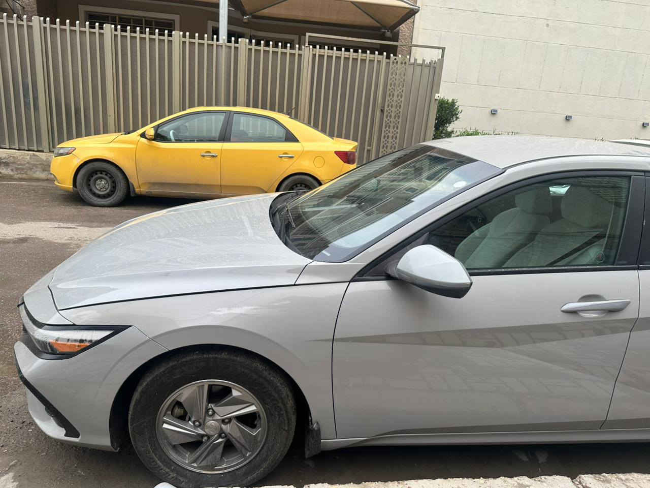 النترا.
 موديل 2025
مواصفات عادية 
داخل جلد ابيض 
الحادث ربع البنيد حرق من فوك (تخريب)
السيارة مكفوله كفاله عامه من كل شي ماعدا البنيد صبغ 
بدون ارقام 
صورة الحادث منشورة اخر صورة 
لون مميز سمول 
العنوان بغداد 
السعر  ١٥٠
***********
