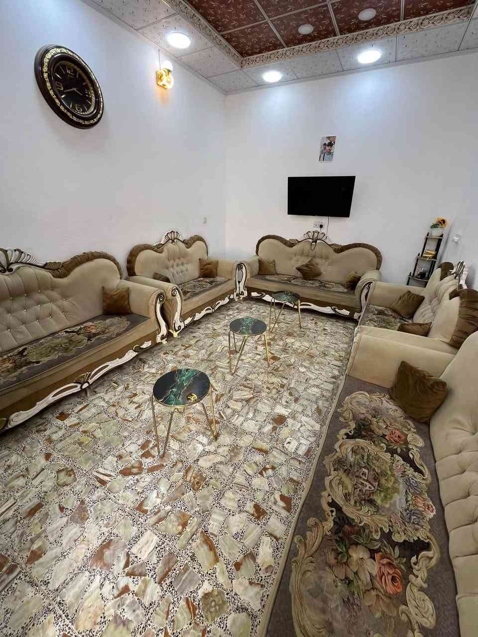 تخم ونص ابو التاج كامل مع الطبلات
.
بي ٣ ام ال٣ نفرات 
.
و ٢ ام النفرين 
.
و١ ابو النفر
.
السعر 500 الف 

للاستفسار ***********
