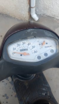 دراجة سوزوكي 60 عاطلة بيها بس نوزن عطل وتاير خلفي مبنجر سعره 150 وبيها...