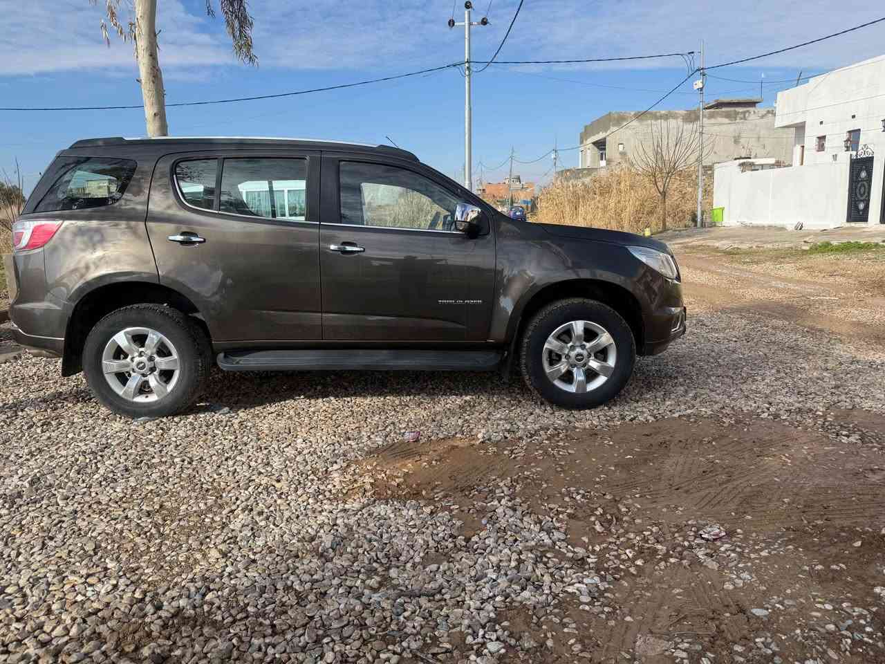 ترايل بلايزر موديل ٢٠١٣ دبل اكسل كهربائي 
كير و محرك وضع الشركة 
بدون صبغ . 
السيارة مكفوله من الحادث شركة المنصوري
السعر ١٤٠ ومجال الشيخان, نينوى


**إذا كنت صاحب هذا الإعلان وتريد حذفه لأي سبب، رجاءا أرسل رسالة إلى الدعم الفني**