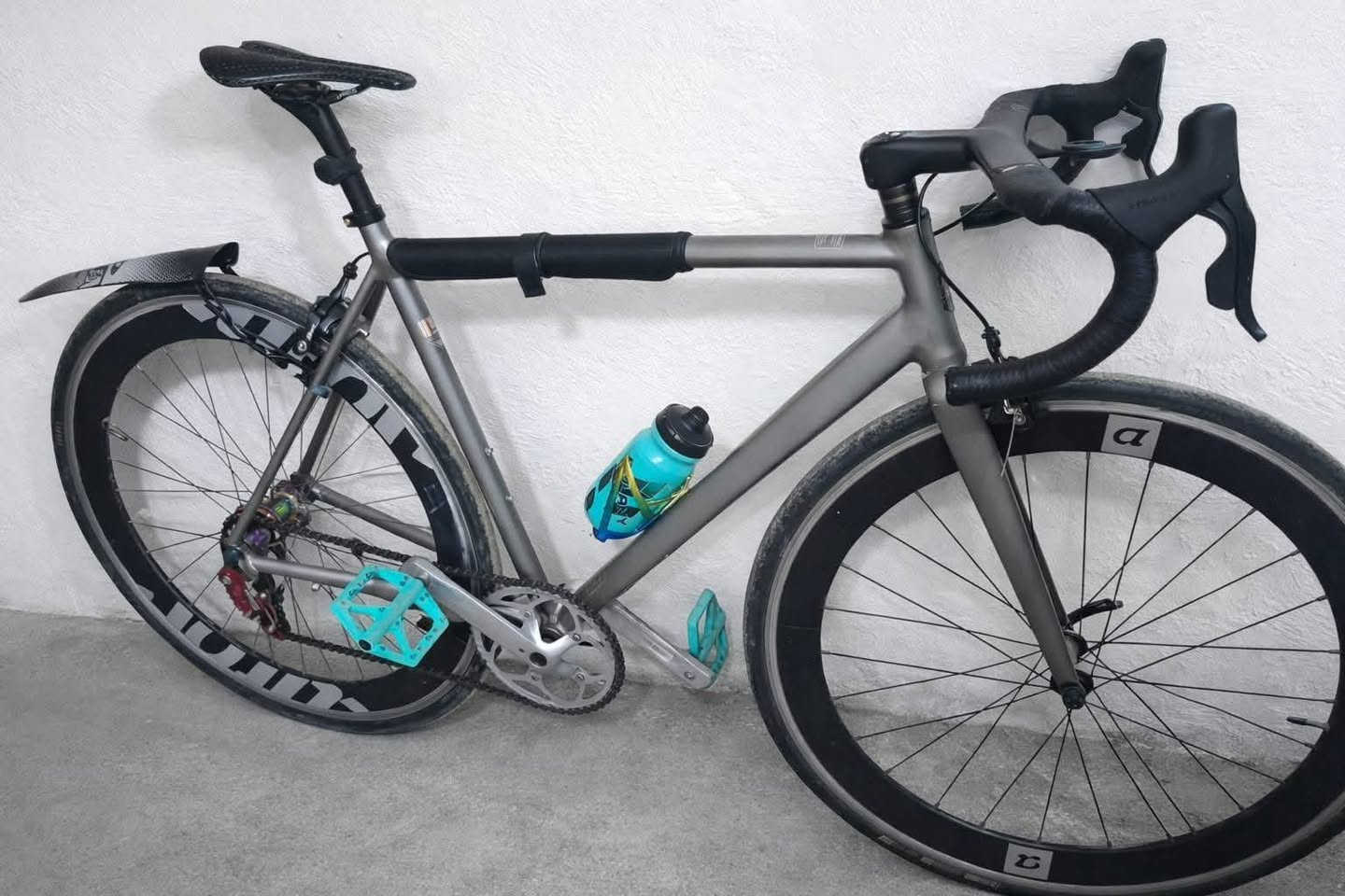 للبيع رود tsunami r1
ماركه معروفه فريم صب  وايرات دفن موديل 2024
 قطعه مميزه وحلوه نضييفهه 
ستيرن متصل كاربون وياله طرب 
سرج كاربون بوري سرج كاربون 
نقص بس سيت واذا هيج هم تمشيك بس سنكل سبيد
دز سعر بالتعليقات يوصلك عالخاص 💜


**إذا كنت صاحب هذا الإعلان وتريد حذفه لأي سبب، رجاءا أرسل رسالة إلى الدعم الفني**