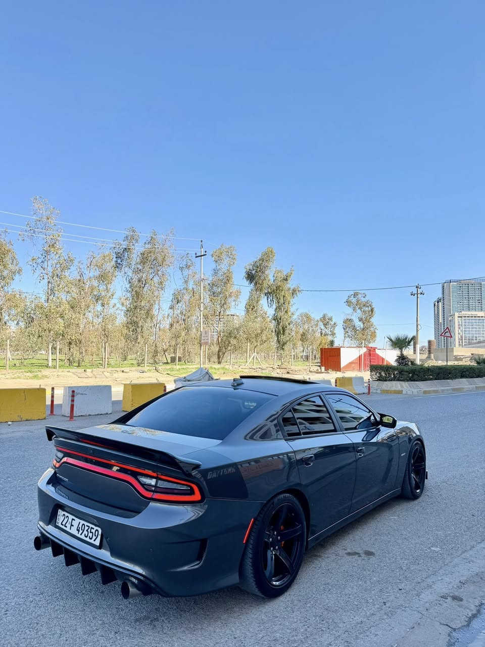 السلام عليكم 
جارجر RTماكس 5700 💪🏻
موديل 2016
تحديث كامل SRT
 سياره فقط قطعه وحده بنيد ومبدل تحديث لغد شاصي كفاله اي دواخل ماكو 
فول موصفات 1/1عدا رادار 
فتحه سقف 
بصمه ابواب وتشغيل وجنطه
كشنات جلد وكهرباء عدد 2 تدفه تبريد كشنات 
كشن ميموي
داخل احمر ابلادي كشن حضن 
ستيرن تدفئه 
شفتات بل ستيرن 
حساس 
تدفئه كشنات خلفيه 
سياره عليه تفريغ وبرمجه 
تخم تاير ويل نجمه جديد 
وسياره جاهزه عل اخر حبايه مابيه نقص 
مكان سياره بغداد سيديه 
رقم اربيل شرط التحويل سنويه وهزه جديد 
***********⚔️
