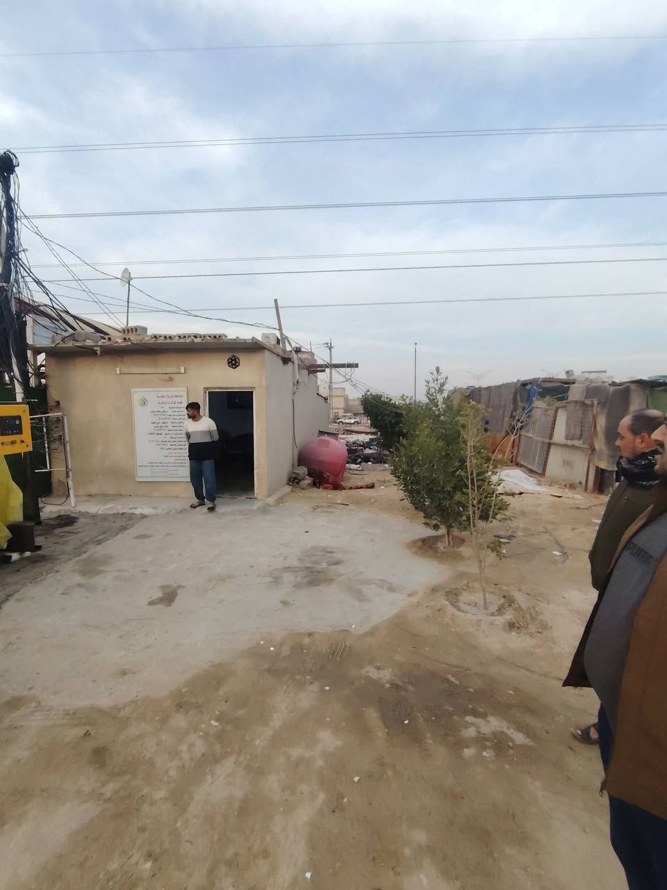 موقع فيحي الوفاء حمل 900 وقابل لزياده وغلب الحمل محلات يعني تجاري كابينات عدد 3 وقريبات علموقع 140 كيفي مسجل معه تقديم رفع القدره للسفسار عله هاذه رقم ***********
