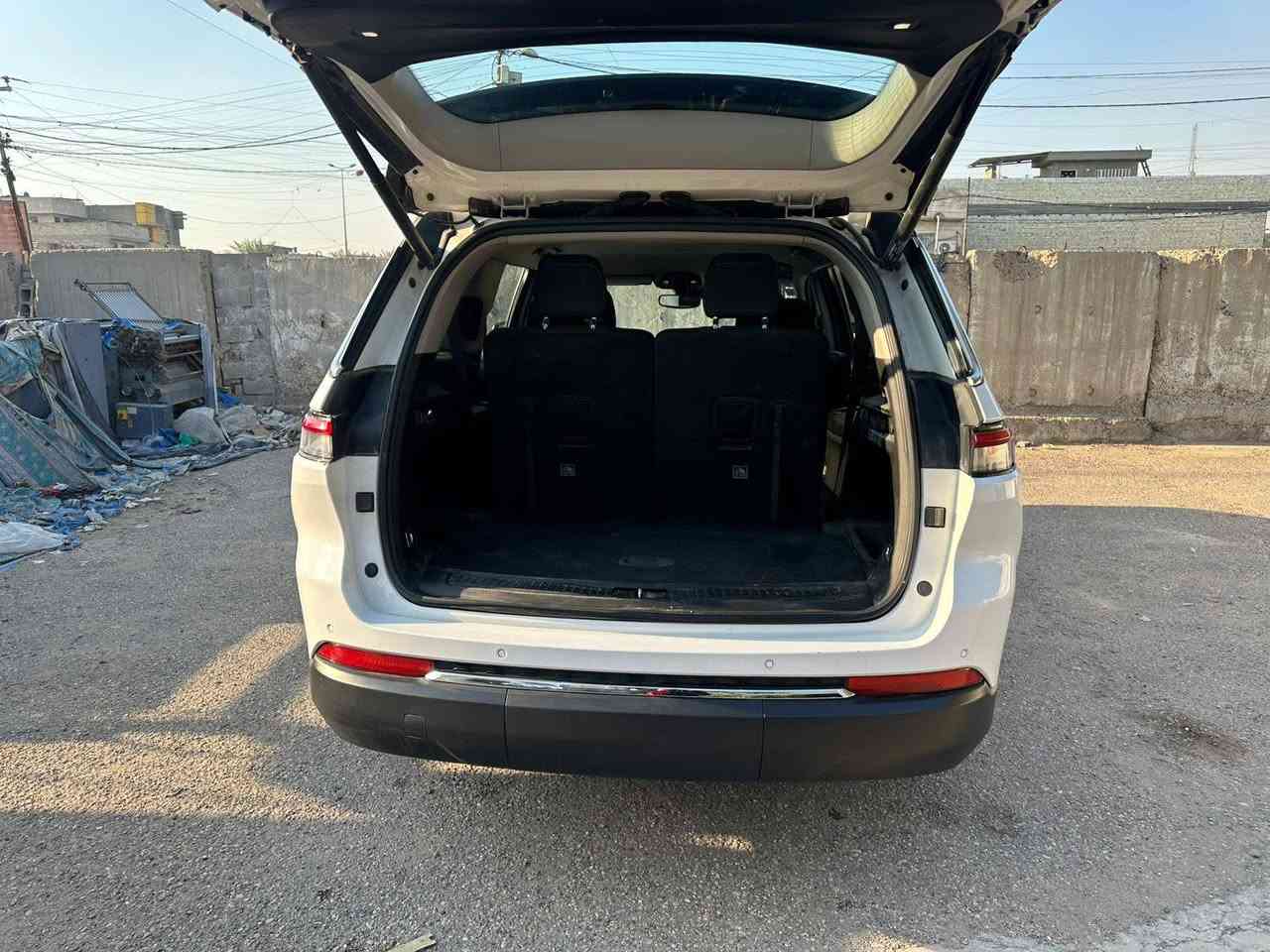 اسلام عليكم
جيب لاريدو 2022
مثل ما موضح بل صور البنيد مبدل نفس الون والجاملغ مصبوغ بدون دواخل لا شاصي ولا لغد 7راكب 
كشنات منفصل تحكم ستيرن توقف ذاتي امامي خلفي حساسات امامي خلفي شاشة جبيرة سيارة بدون يرباك كير ماوس وبيهة بعد مواصفات
سيارة جديدة معنة الكلمة 
سعر 300 
للستفسار ***********
