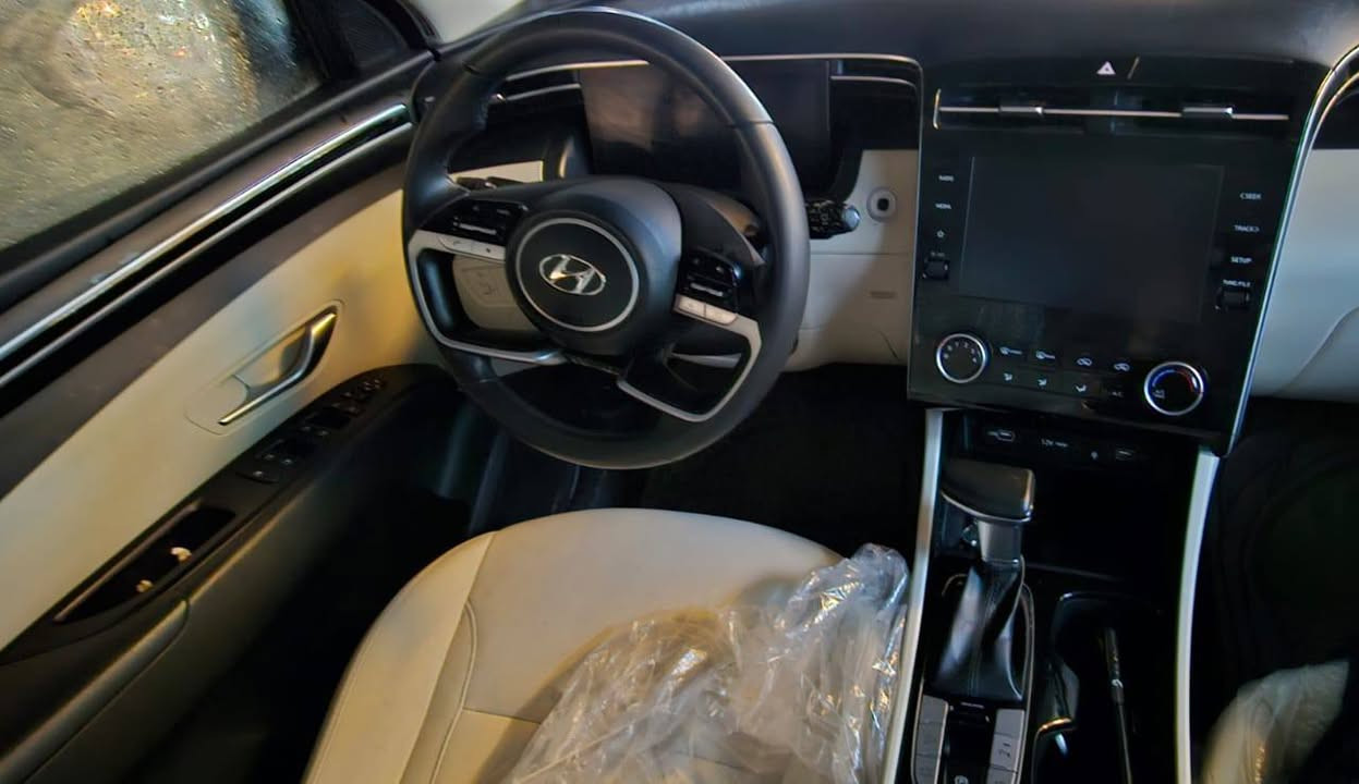 تحيه طيبه السلام عليكم ورحمة
توسان2024 خليجي 
ماشيه60 ألف 

تشغيل بصمة   

تشغيل عن بعد

سايد بريك دگمة   

كشنات كهرباء

اوتو هولد

بك لايت LED

كروس سرعه

بردات ابواب خلفية 

حساسات امامية + خلفية 

تحكم مقود كامل

بصمات عدد 2 

انارة ترحيب

نقطة نزول منحدرات. 

نظام مانع تزحلق 

شاحن موبايل واير ليس  

اشاير بالمري والمري شفط

مخرج AUX + USB‏

وضعيات قيادة
مكفوله  عده بيه بارد بل صندوك مئشر حك شبر 
رقم اربيل شرط تحويل مباشر225 وبيه مجال 
أي استفسار رقم صاحب السيار***********صلا الدين تكريت
