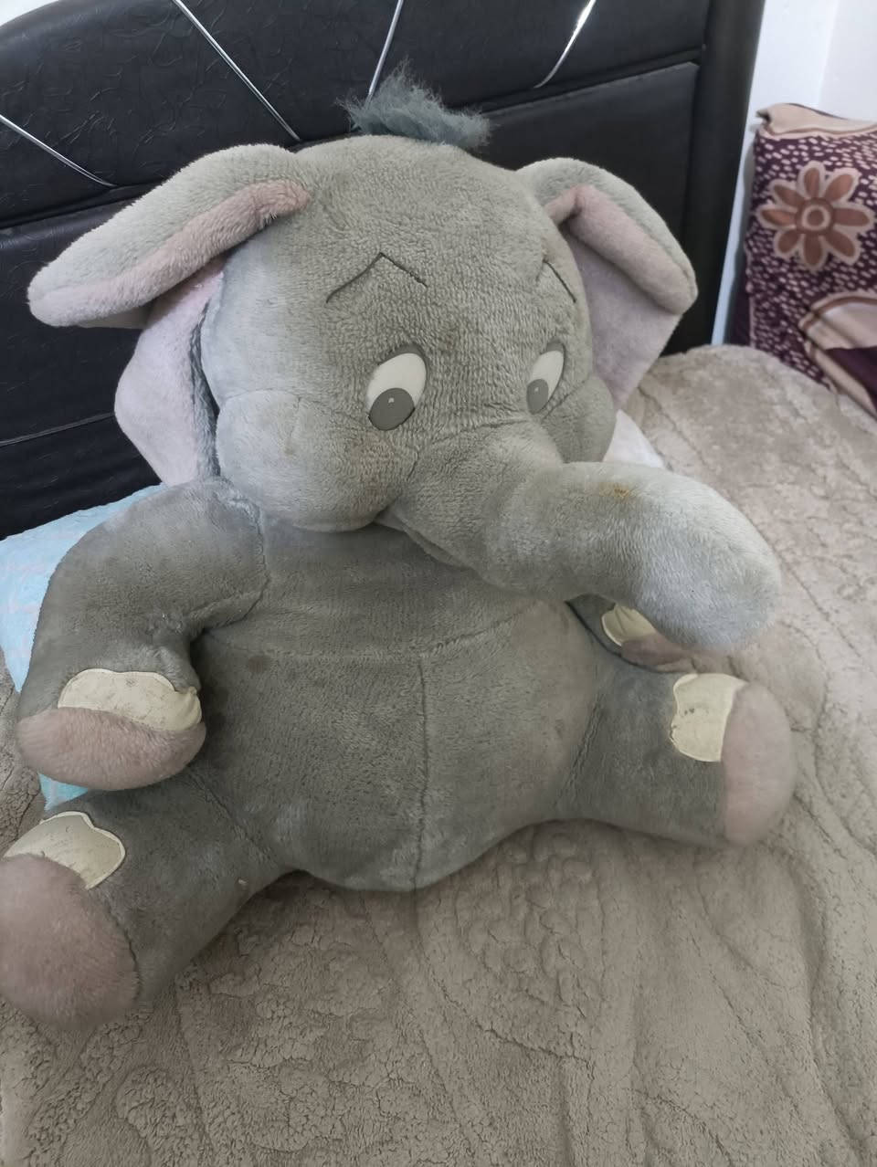 للبيع مكاني أبو دشير شارع الزيتون
كل حاجه سعر 
او شلع ابيع 
هذه رقمي ***********
