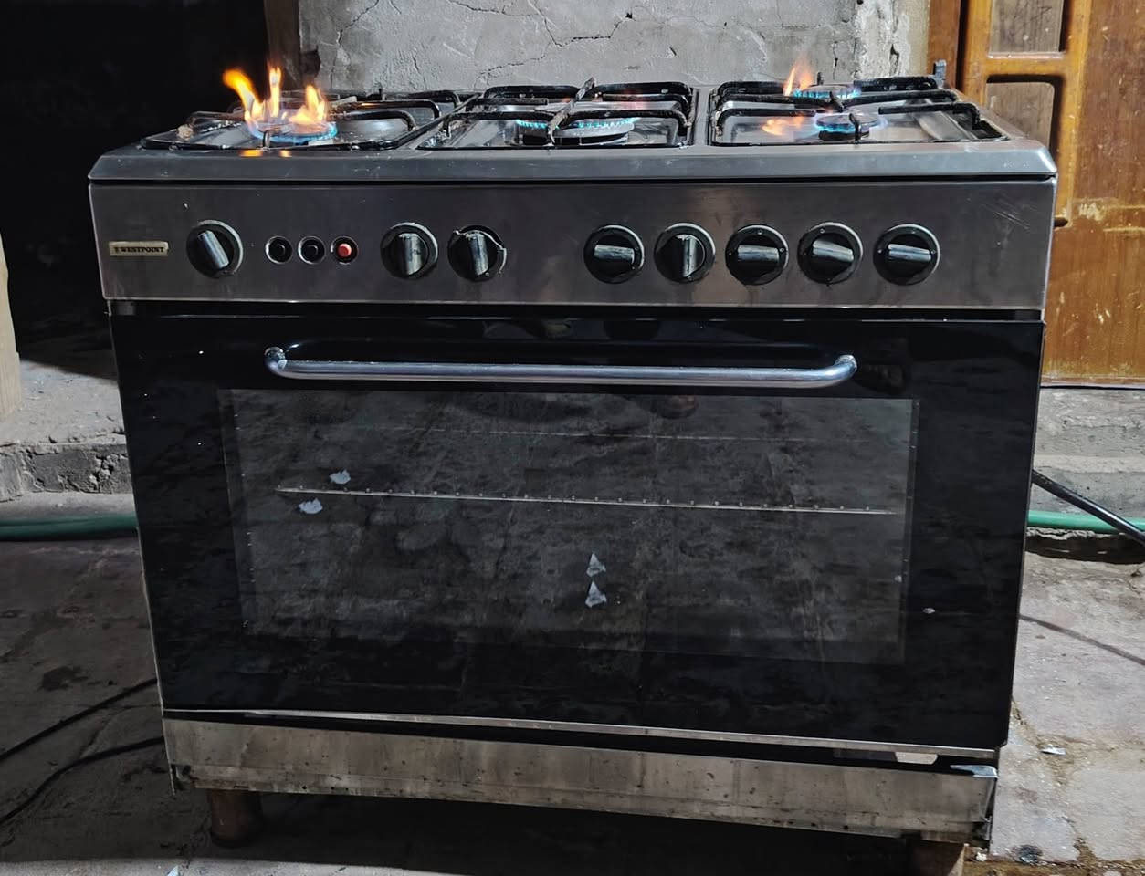 السلام عليكم طباخ للبيع نضيف جدآ سعره ٢٠٠ مكاني ناصريه مركز اتصال ***********
