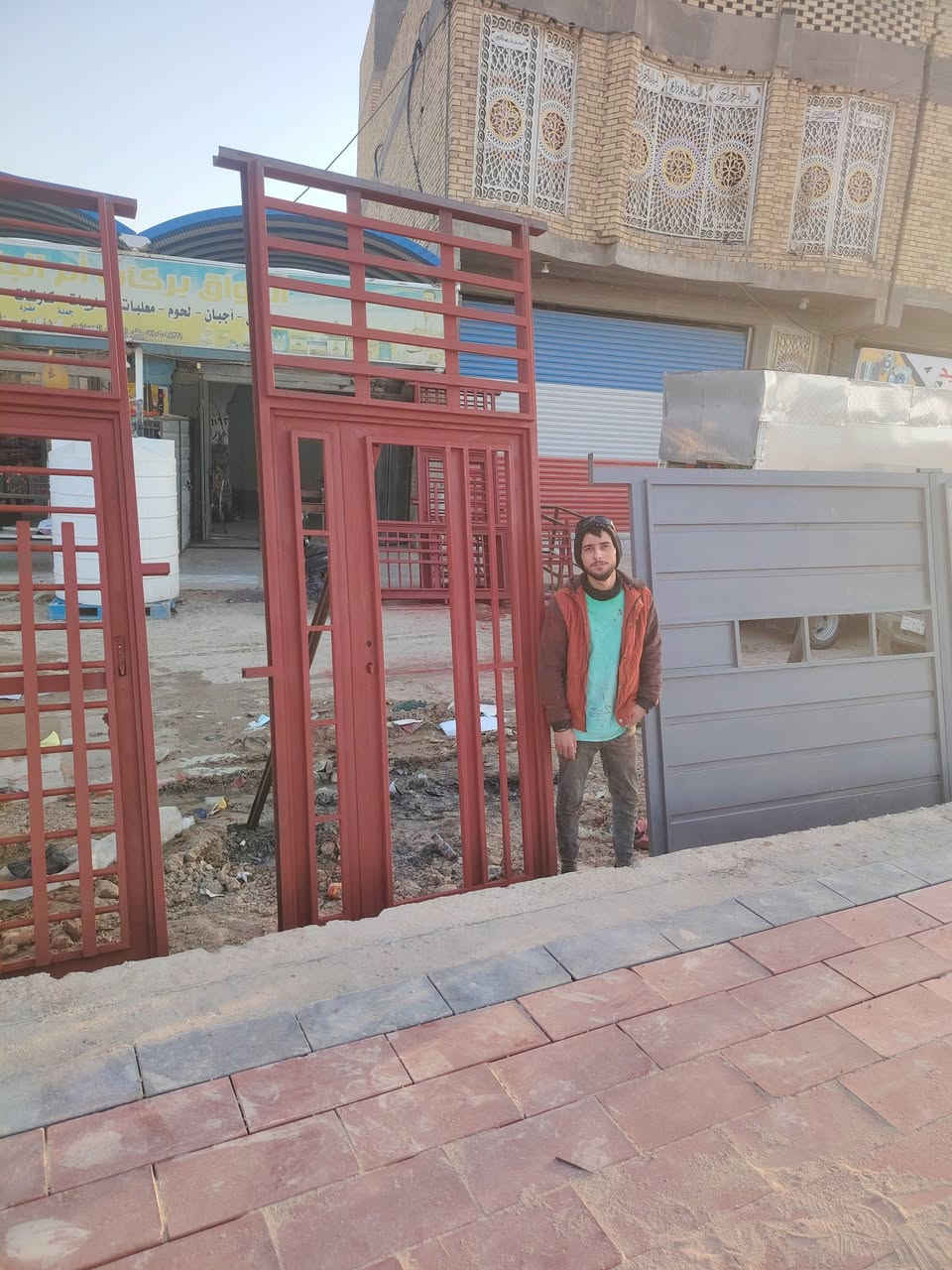 حداده الصادق
باسعار تنافسيه مستعدون كافه انواع الحداده🧑‍🏭
 ابواب🚪 شبابيك🪟 كرفانات🏪 محجرات ✅ غرف سندويج✅ سياج خارجي ✅ مراجيح ✅قمريات مطابخ ✅يتوفر لدينا احدث الديكورات التركية 🇹🇷 العمل جميع المحافضات
 التواصل ***********
واتساب ***********
