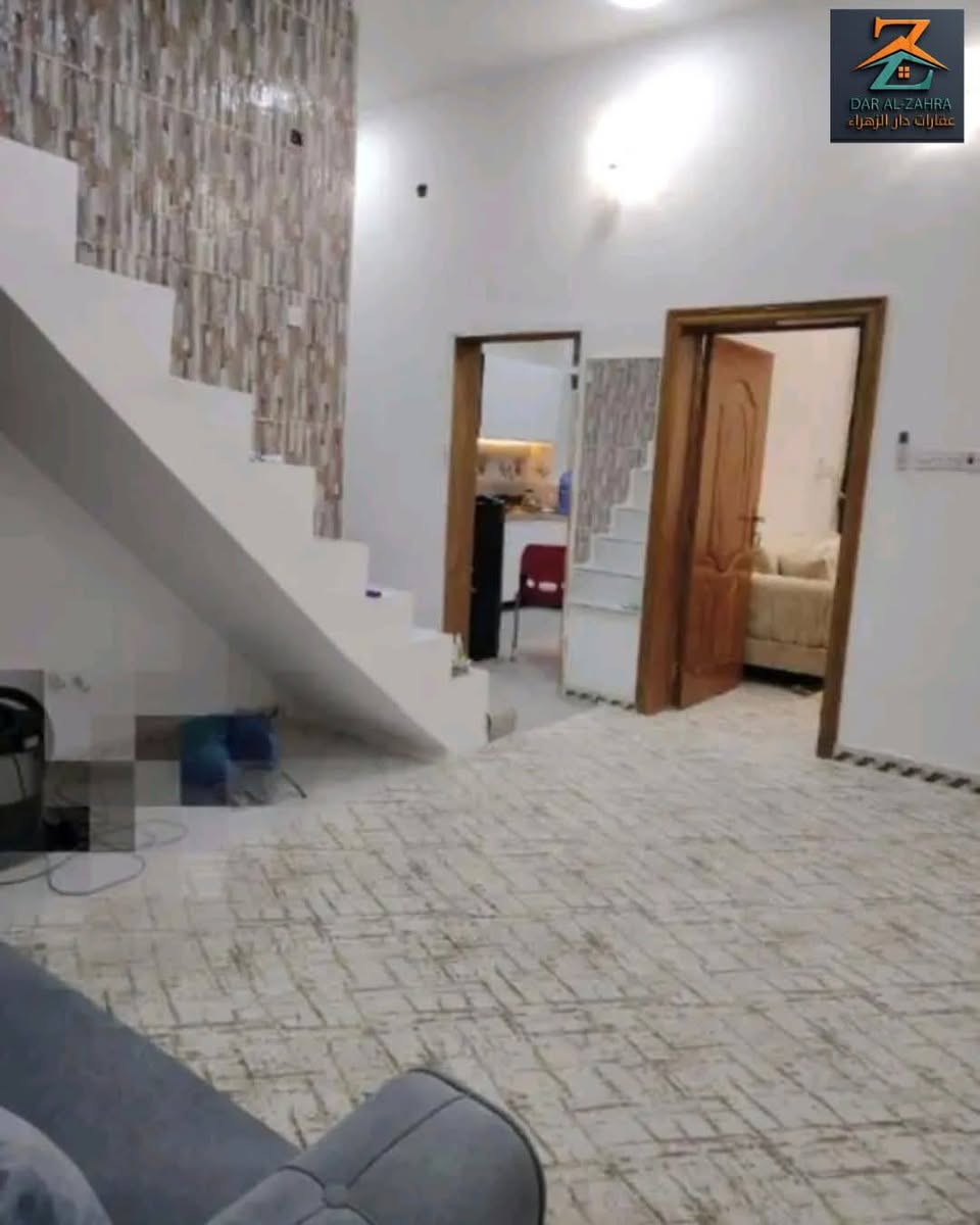 السلام عليكم
بيت ١٠٠م 🏠 زراعي للبيع بحي النفط يبعد عن الشارع العام ٤٠٠م 

بناء البيت حديث غرفة وصالة وبراني ومطبخ وصحيات 
إقرار محكمة 

السعر ٧٥ مليون قابل للتفاوض يباع مع الأثاث 

***********
