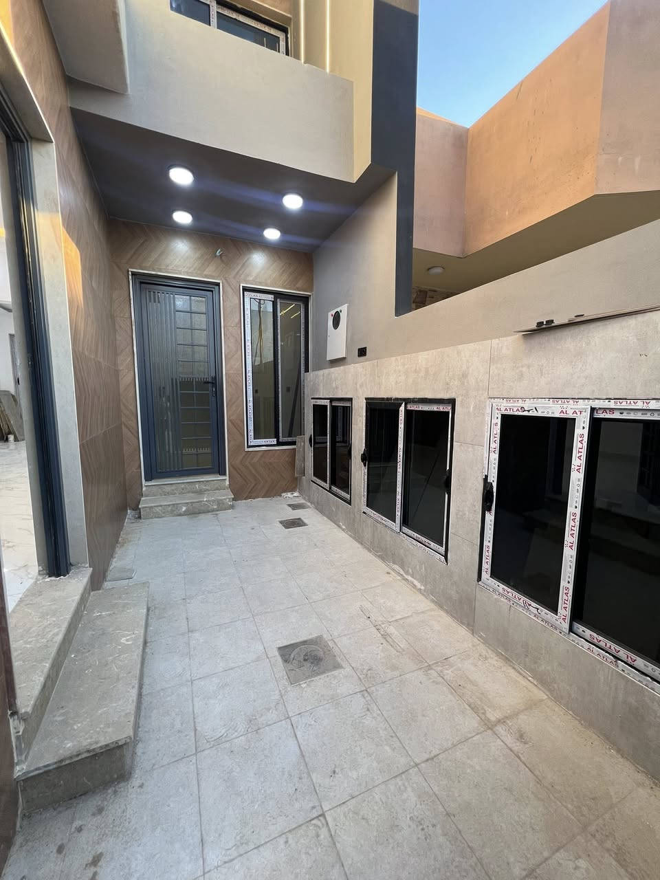 دار للبيع التعليم العالي جمعية النور
اول فرع ١٢٠ متر طابقين

اربع غرف نوم 

بناء حديث ٢٠٢٦

زيرو تسليم فوري

نظام سبالت

نضام دكتات

خدمات كامله 

شارع ١٢ متر

وصل بلديه

***********

***********
