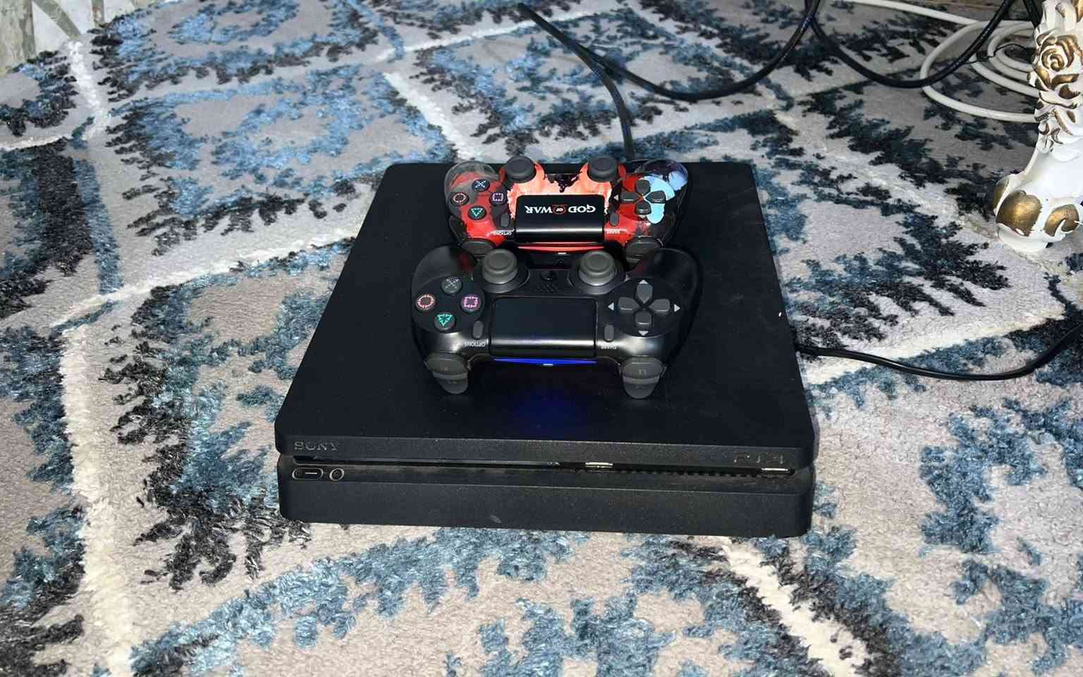 السلام عليكم بلي فور للبيع سلم مهكر نضام 9 يحتوي جوستك عدد2 مكاني نجف كوفه شارع المعمل قرب صورة الوائلي لا يوجد توصيل  السعر 375 بي مجال للتواصل ***********
