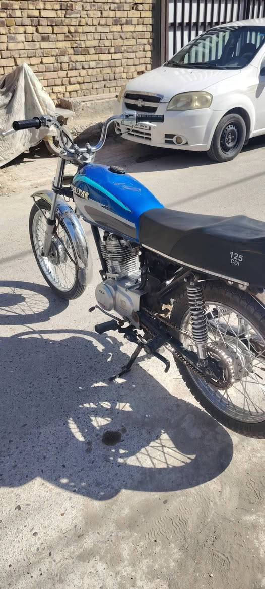 سلام عليكم اربع كير تايكر للبيع دراجه كلشي مابيهة اوراقهة كامله رقمي ***********
