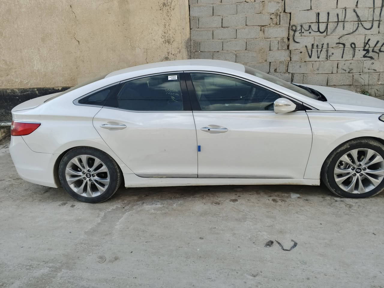 ازيرا خليجي موديل 2013 مراوس فقط نص فول سياره جاهزه مكاني بابل ***********
