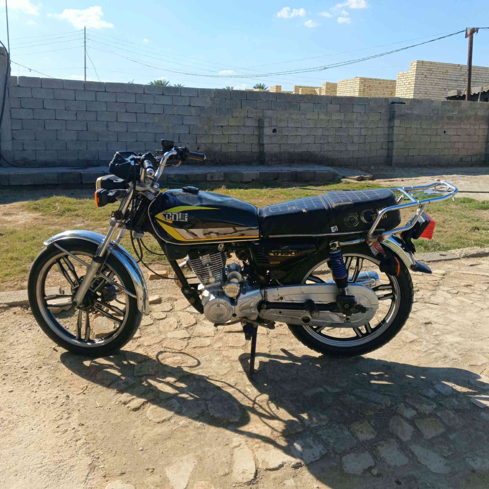 دراجة 24 نضيفة 400 وبيها مجال مكلف بلنشر رقم صاحبها 0772 490 1935
