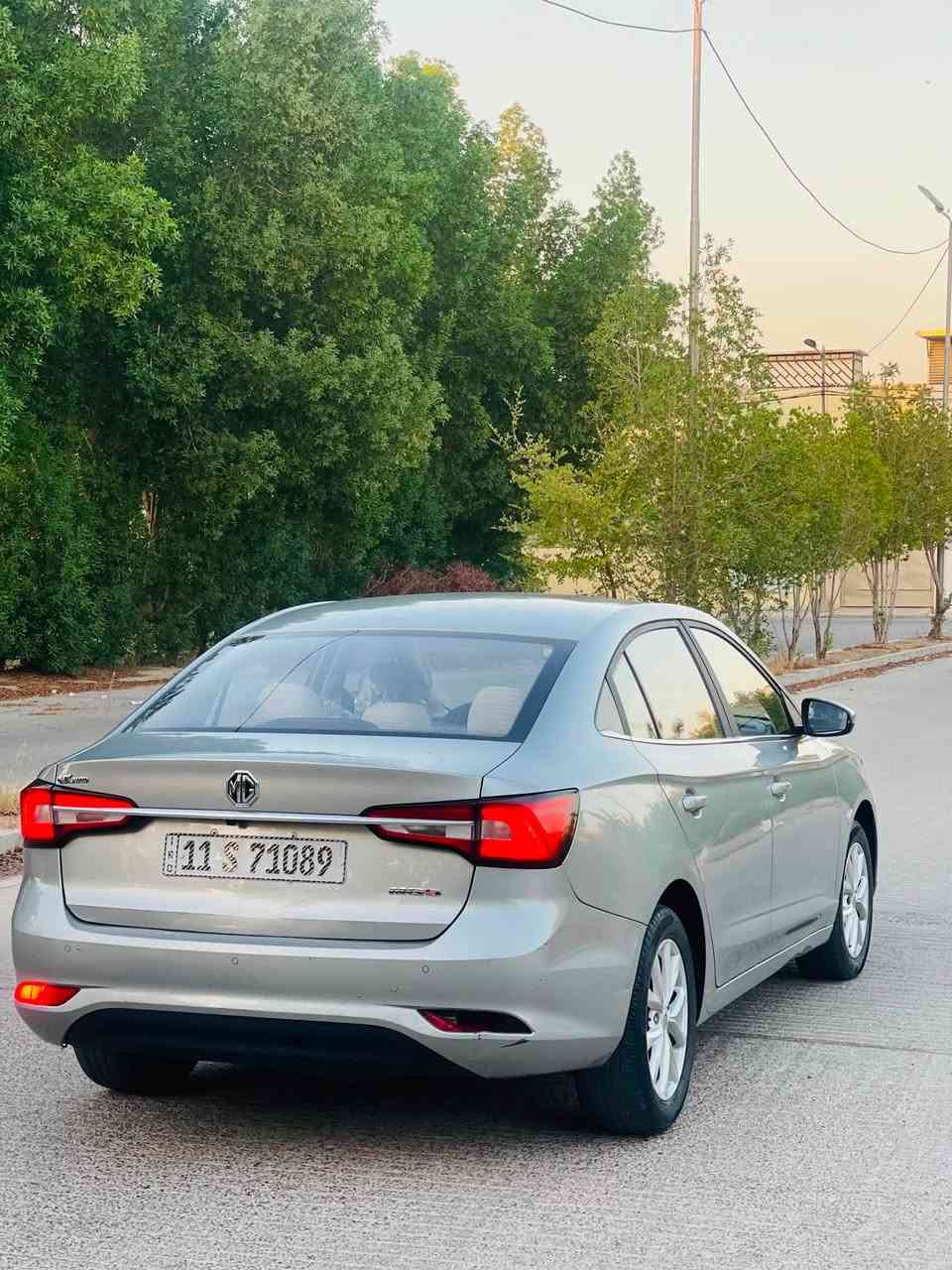 ‏السلام عليكم
‏للبيع سياره MG5  موديل 2022 رقم بغداد تحويل مباشر 

‏‏السيارة جديدة جدا فقط طخه خفيفه بارد وسعرها مناسب 

‏المواصفات

‏محرك 1500 

‏لون الداخل صحراوي

‏شاشة كار بلي ويز

‏تحكم ستيرن 

‏كروز سرعة

‏تبريد ثلج ٦ سرعات

‏لايت اوتو

‏السيارة اقتصادية جدا 

‏السعر 86 بيها مجال بسيط 

العنوان النجف الاشرف قريه الغدير الاولى 

اتصل على ‏***********
