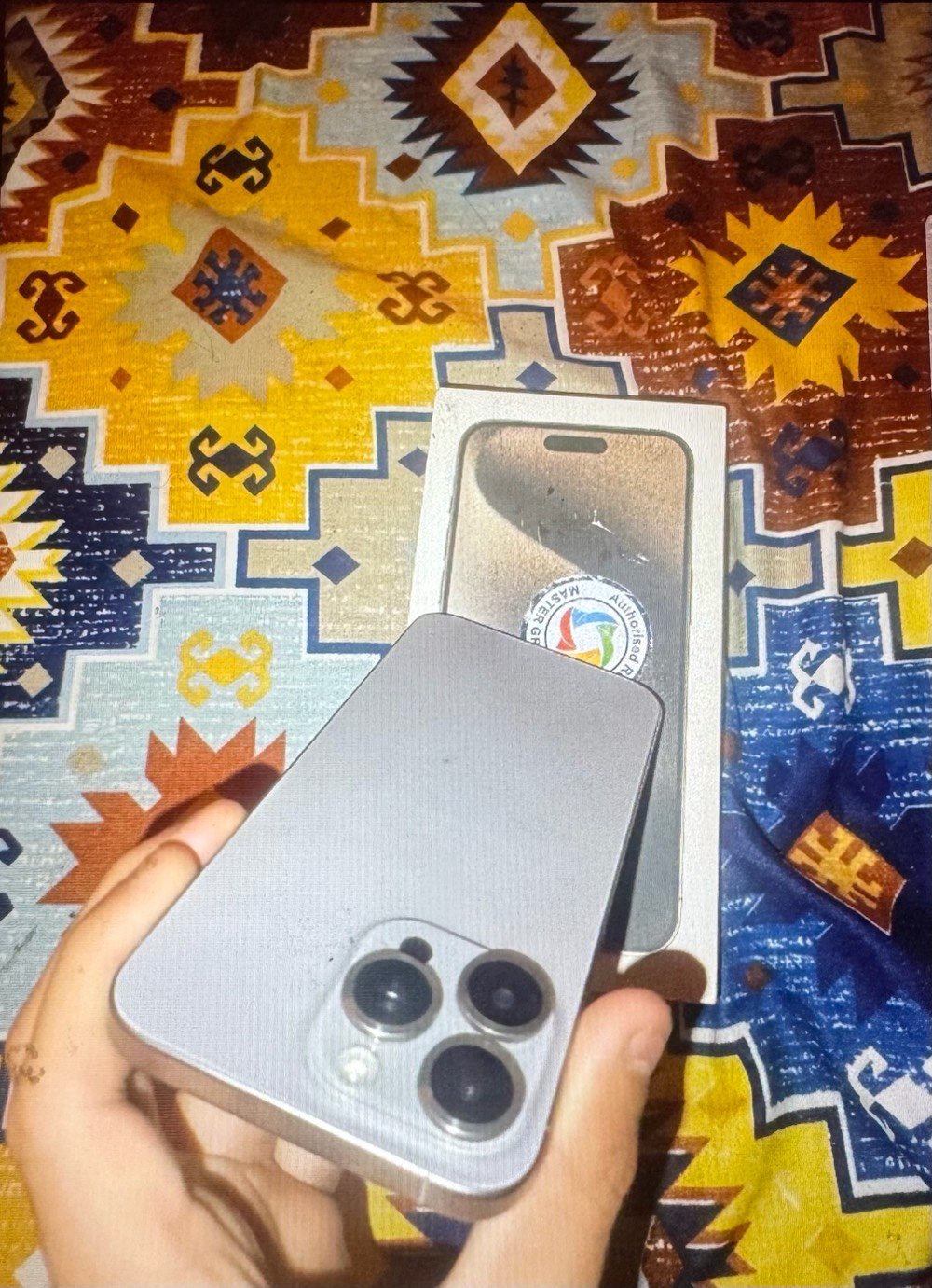 سلام عليكم 15 برو ماكس كلشي كدامكم شرق اوسط بطارية 100 مشحون 180 بس وماستر والنظافة انتوا على شوفة عينكم شلونها وانظف من الصور ملحقاتة الاصلية كاملة ويا وين متريد افحص وضمان بي  انطيك كلشي ممبدل بي ولا مفتوح ومكفول انطيك ويا شاشتين حماية و6 عدسات كامرة و3 كفرات ويا هدية ذني مكاني بغداد الشعب السعر المطلوب مليون و250 وبي مجال متلكة هيج سعر بهيج نظافة كفيلك الله واذا انت مشتري إن شاء الله ارضيك بالسعر هذا رقمي *********** واتساب اذا تريدون موجود فيس موجود ورقم هم