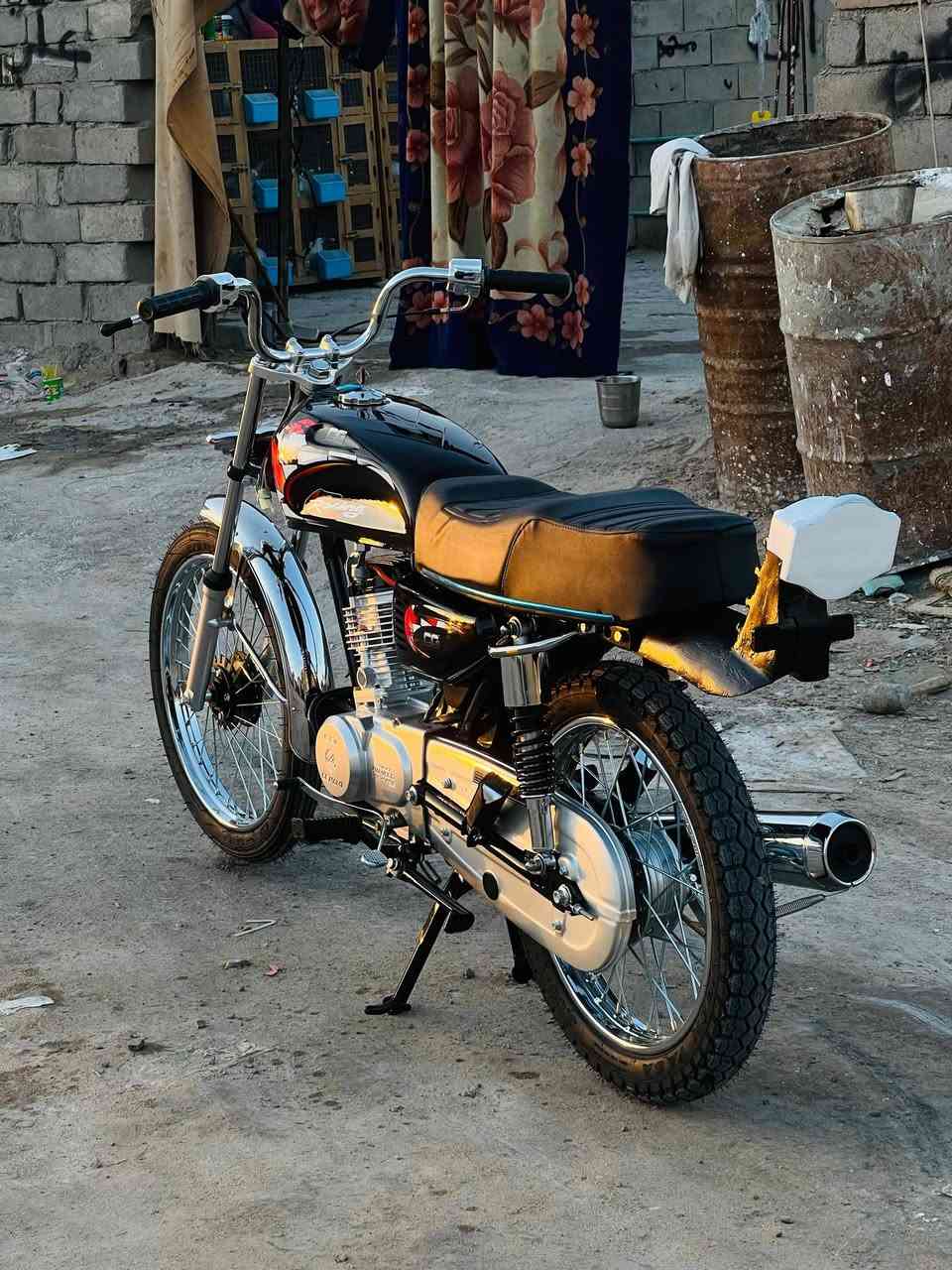 سلام عليكم دراجه شاصي ارشه 15 اوراق شرط الترقيم مابيه برغي تجاري توه معمره بعده علا السحك سعره 975 وبيه مجال مو شراي لا تعبني  *********** وتساب
