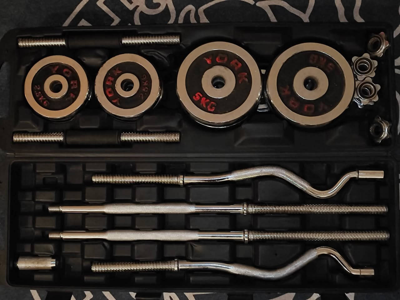 سلام عليكم 
جنطة حديد كاملة (نوع الحديد صب كامل ماكو اي بلاستك) 
وزن جنطة 150kg
محتويات جنطة 
دنبل اص العداد 2 
زت (z)
وشيفت 
وايضاً كرسي رياضي من وكالة عالمية 
يحتوي على تمرين عضلة القدم و يوجد أيضاً باسكل و تقوية ضهر أيضاً 
كل هاذا 
بسعر (175الف) وبي مجال للطيبين يدللون
عنوان . بغداد . شعب . شارع 25 
تواصل على رقم (فقط وتساب)
***********
